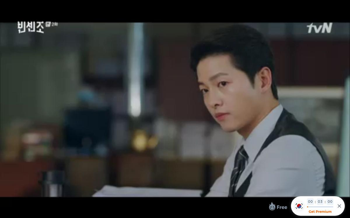 Phim 'Vincenzo' tập 1-2: Song Joong Ki trổ tài lươn lẹo để chiếm đoạt 15 tấn vàng? Ảnh 14