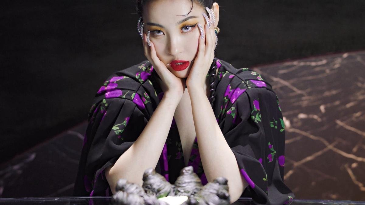 Sunmi chính thức 'lột xác' trở thành nàng miêu nữ quyến rũ trong MV mới Ảnh 13