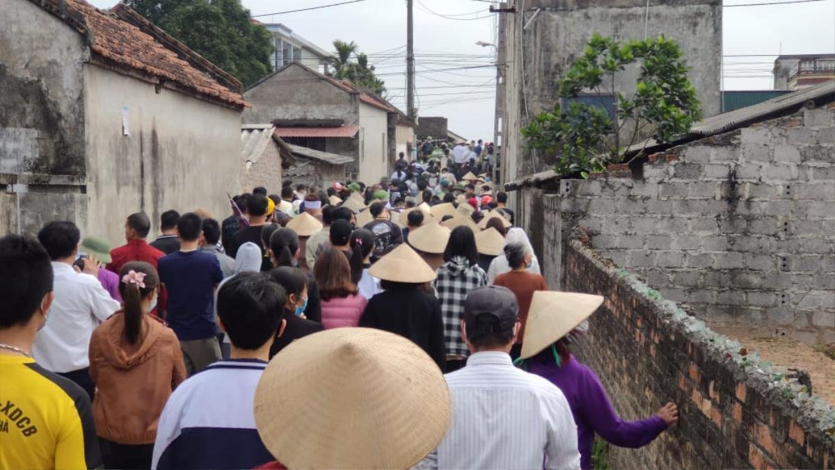 Đám tang thiếu nữ 16 tuổi bị bạn trai sát hại tại nhà: Người mẹ khóc ngất gọi tên con trong vô vọng Ảnh 3