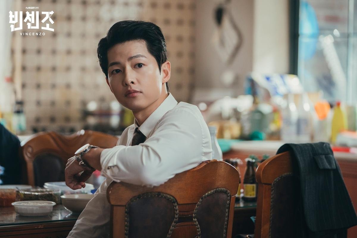 'Vincenzo': Ngoài Song Joong Ki , 'tình mới' Jeon Yeo Bin có gì hay ho? Ảnh 2