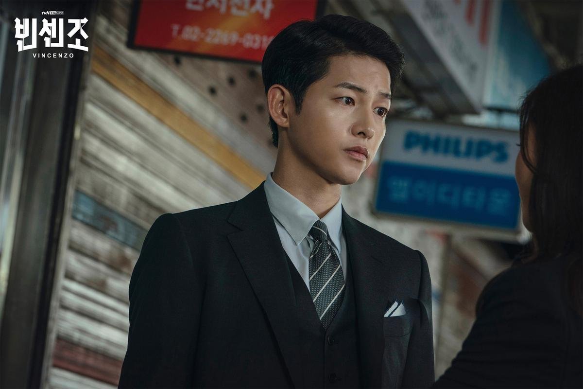 'Vincenzo': Ngoài Song Joong Ki , 'tình mới' Jeon Yeo Bin có gì hay ho? Ảnh 1