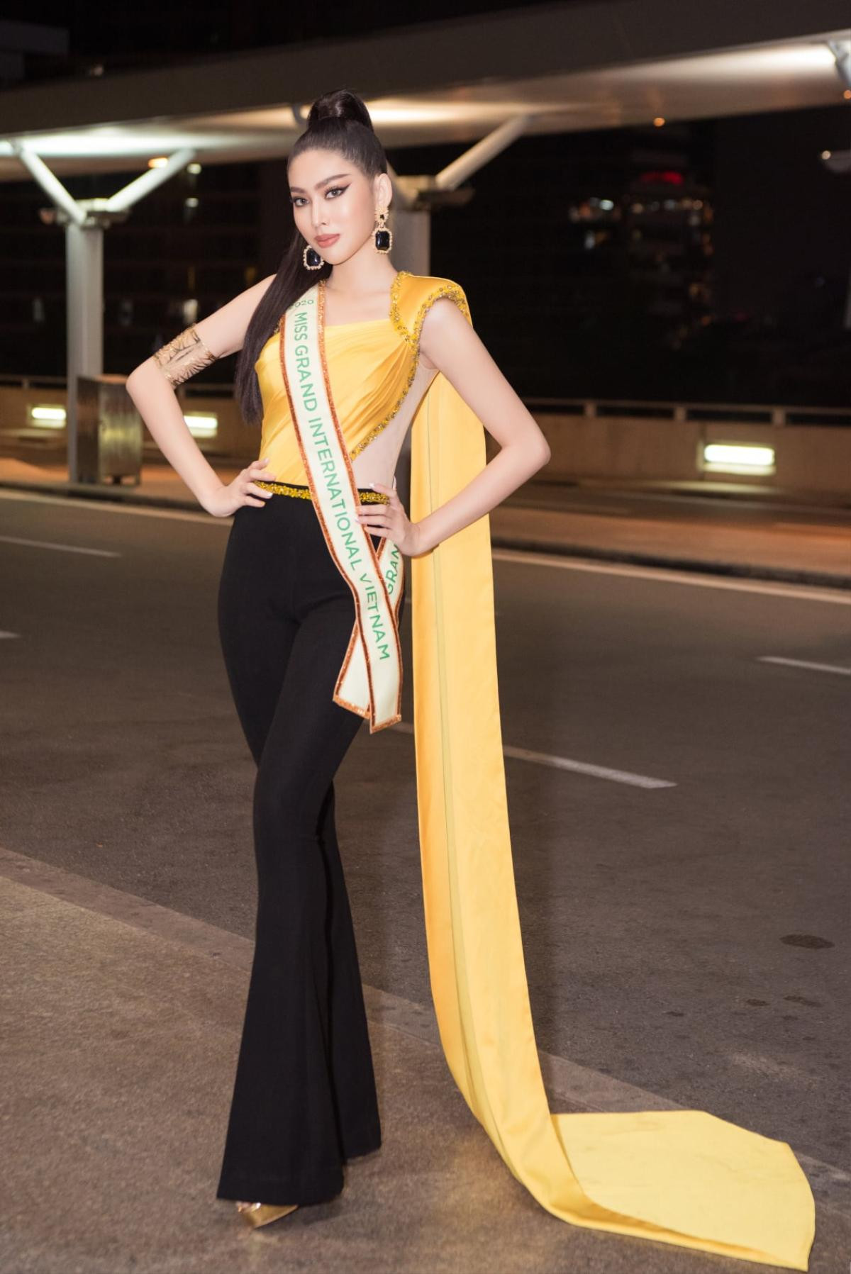 Ngọc Thảo lên đường 'chinh chiến' Miss Grand: Diện trang phục Thái,trổ tài catwalk thần sầu Ảnh 1