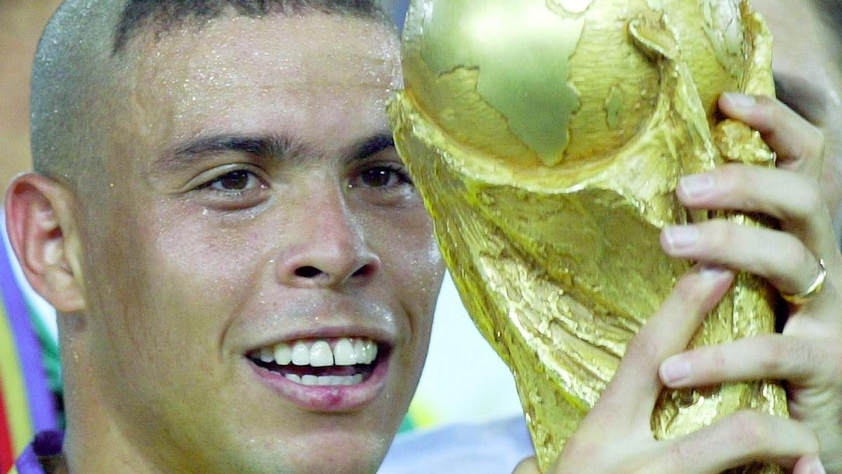 Những khoảnh khắc huy hoàng trong sự nghiệp của Ronaldo 'béo' Ảnh 13