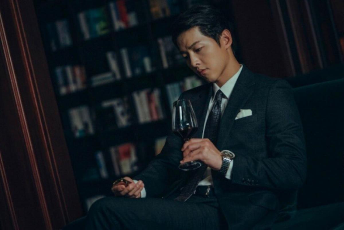 'Vincenzo': Khán giả 'mãn nhãn' với 'nội dung sáu múi' của Song Joong Ki và Jeon Yeo Bin Ảnh 1