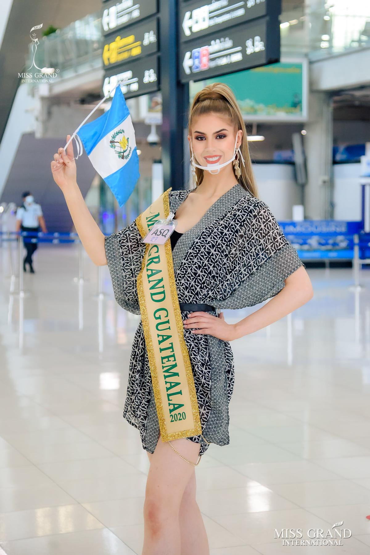 Ngọc Thảo đi ngay nước cờ của Miss Universe Catriona Gray, giật spotlight ở sân bay Thái Lan Ảnh 13