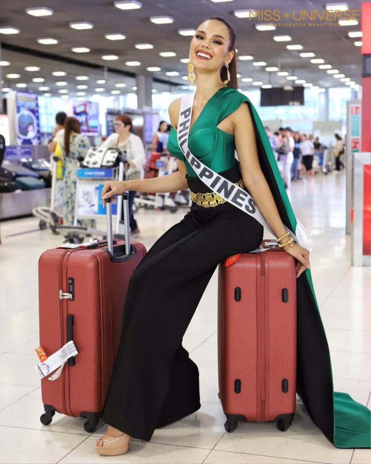 Ngọc Thảo đi ngay nước cờ của Miss Universe Catriona Gray, giật spotlight ở sân bay Thái Lan Ảnh 3