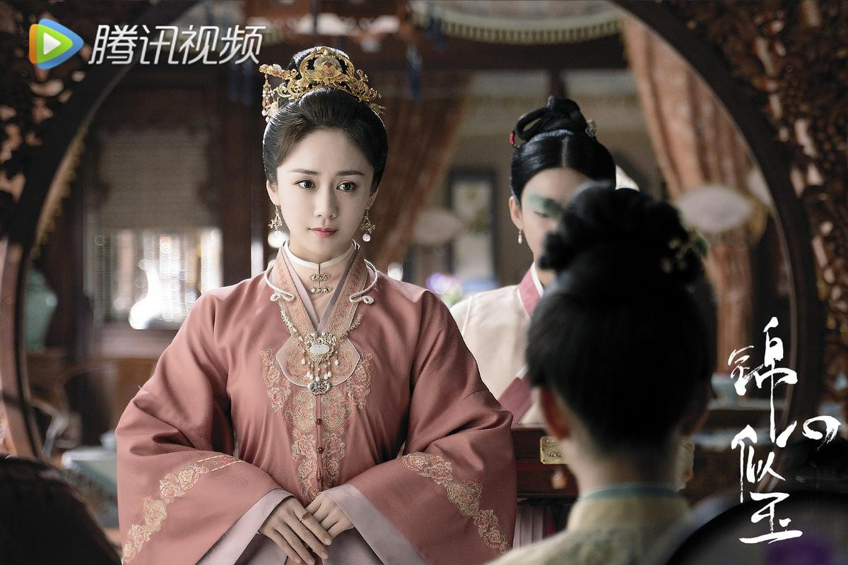 Dàn phu nhân xinh đẹp, thích tạo drama của Chung Hán Lương trong Cẩm Tâm Tự Ngọc Ảnh 18