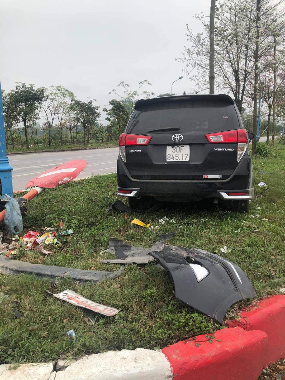 'Xe điên' tông liên hoàn nhiều ô tô, xe máy khiến 3 người thương vong ở Hà Nội Ảnh 2