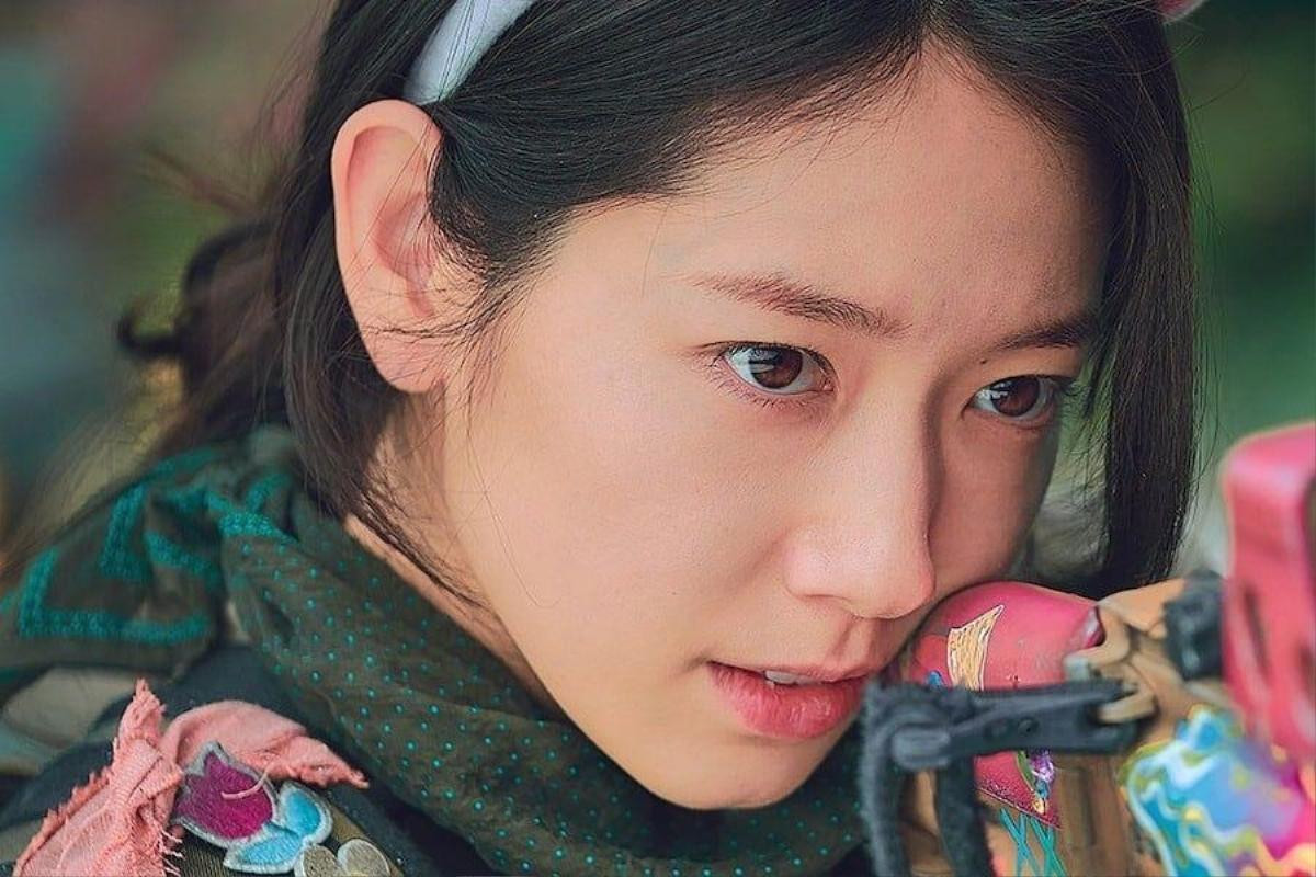 Park Shin Hye trong Sisyphus: Tạo hình chiến binh cool ngầu nhưng khẩu cây súng lại rất đáng yêu Ảnh 5