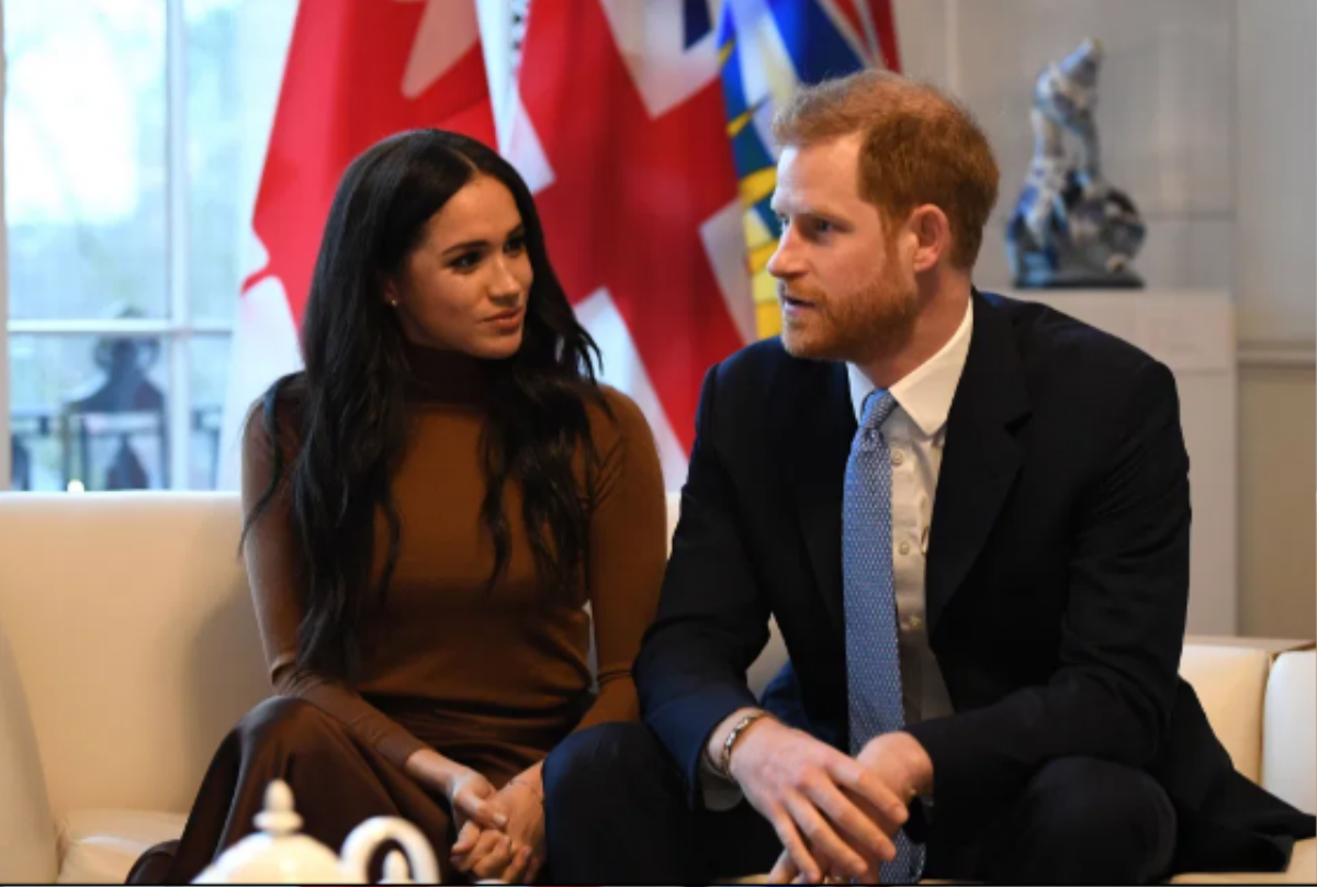 Harry và Meghan thấy buồn vì bị Nữ hoàng 'hắt hủi' trước khi rời hoàng gia Ảnh 1