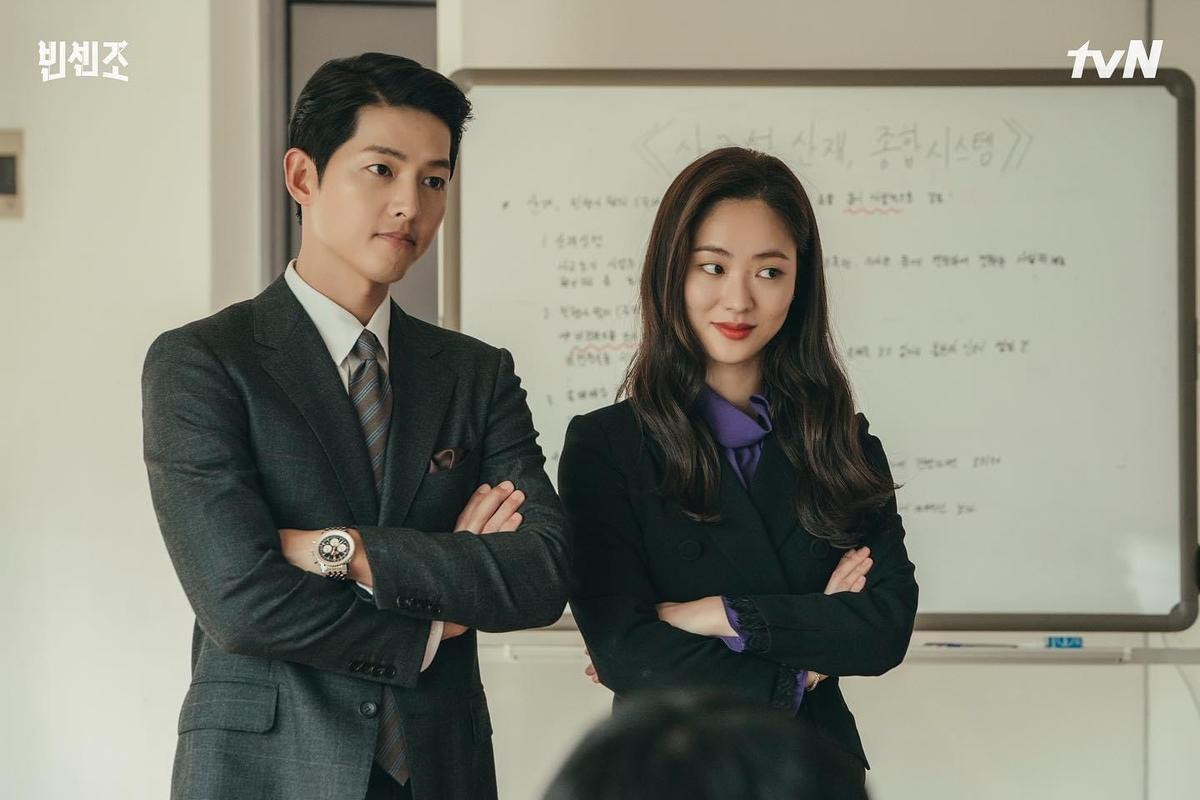 Phim của Song Joong Ki - Park Shin Hye chỉ biết 'chào thua' trước 'Penthouse 2' Ảnh 3