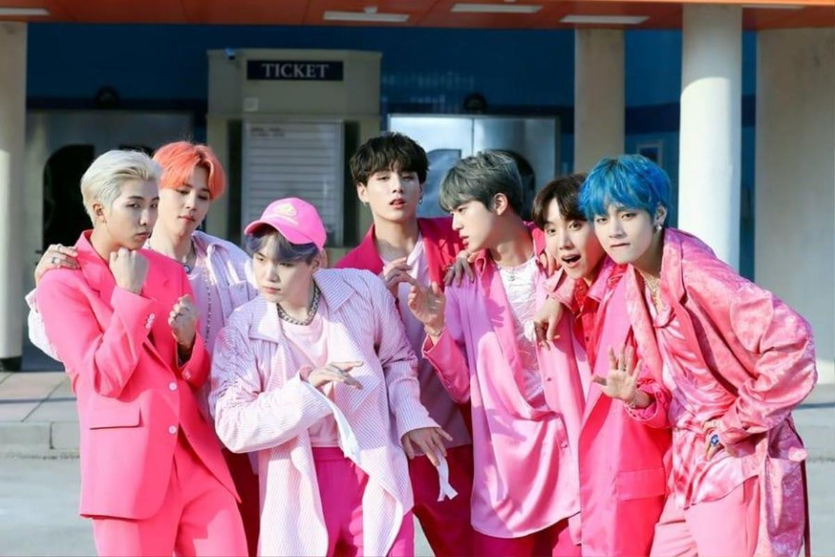 'Dynamite' của BTS ghi nhận kỷ lục mới, trở thành MV K-Pop cán mốc 900 triệu lượt xem nhanh nhất Ảnh 3