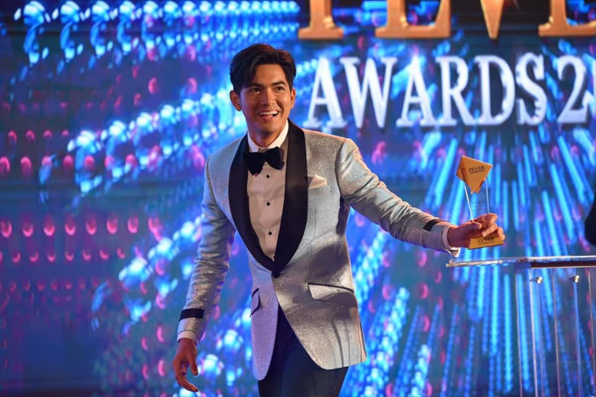 'Fever Awards 2020': Không phải Bright - Win, Ohm - Fluke giành giải 'Cặp đôi đẹp nhất năm 2020'. Ảnh 1