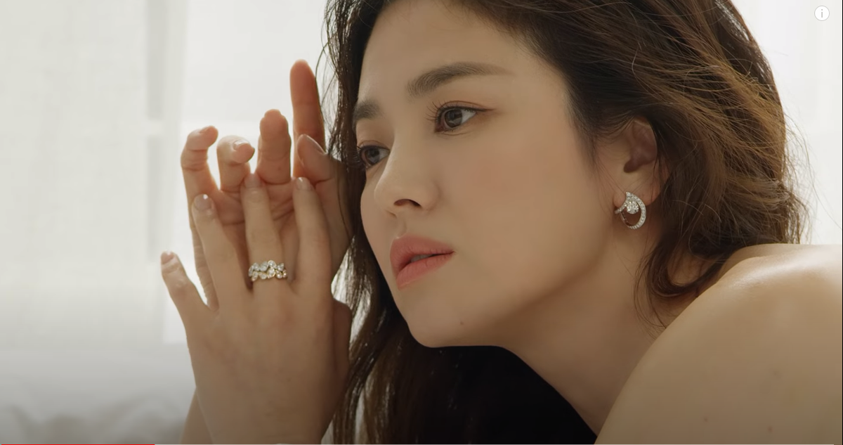 Song Hye Kyo diện váy cưới đẹp hờ hững: Hóa Vương hậu trong tích tắc! Ảnh 4