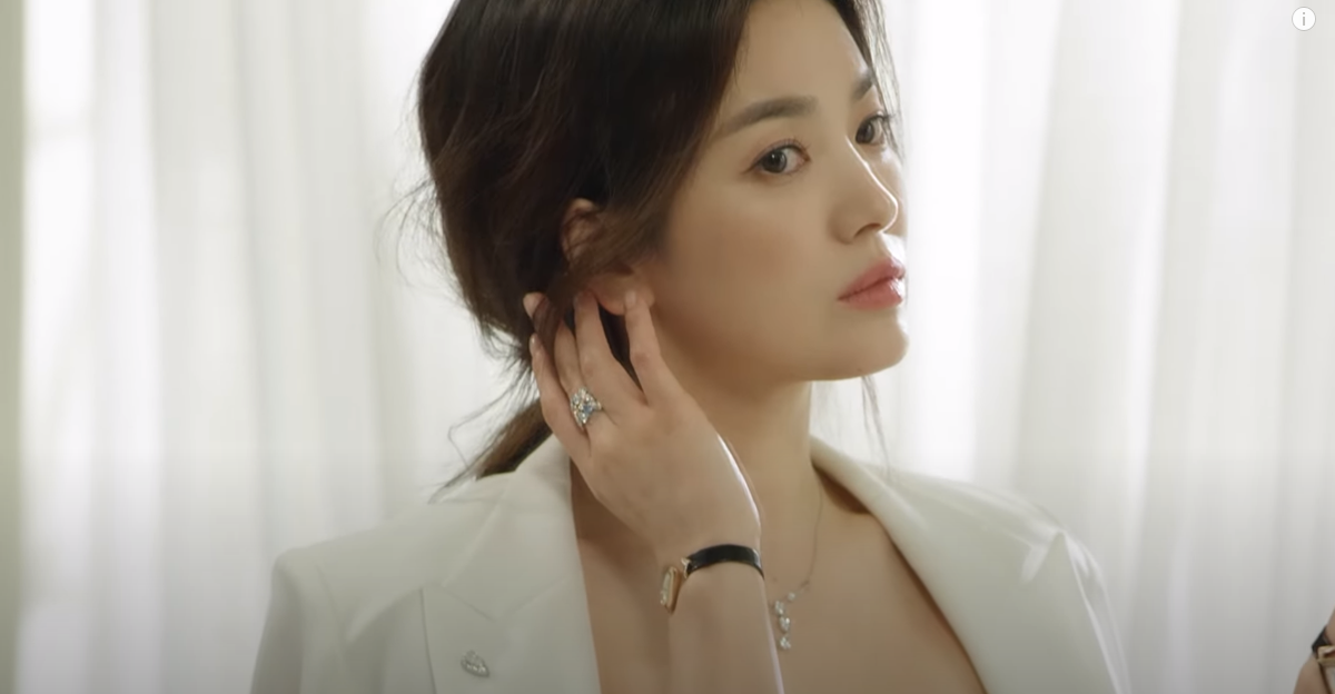 Song Hye Kyo diện váy cưới đẹp hờ hững: Hóa Vương hậu trong tích tắc! Ảnh 2