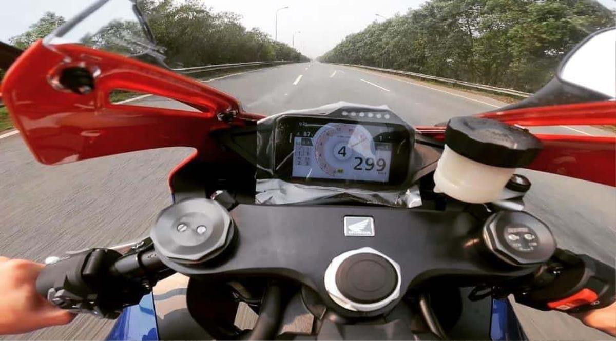 Tài xế Honda CBR phóng gần 300km/h trên đại lộ Thăng Long, đăng cả video lên MXH để khoe chiến tích Ảnh 1