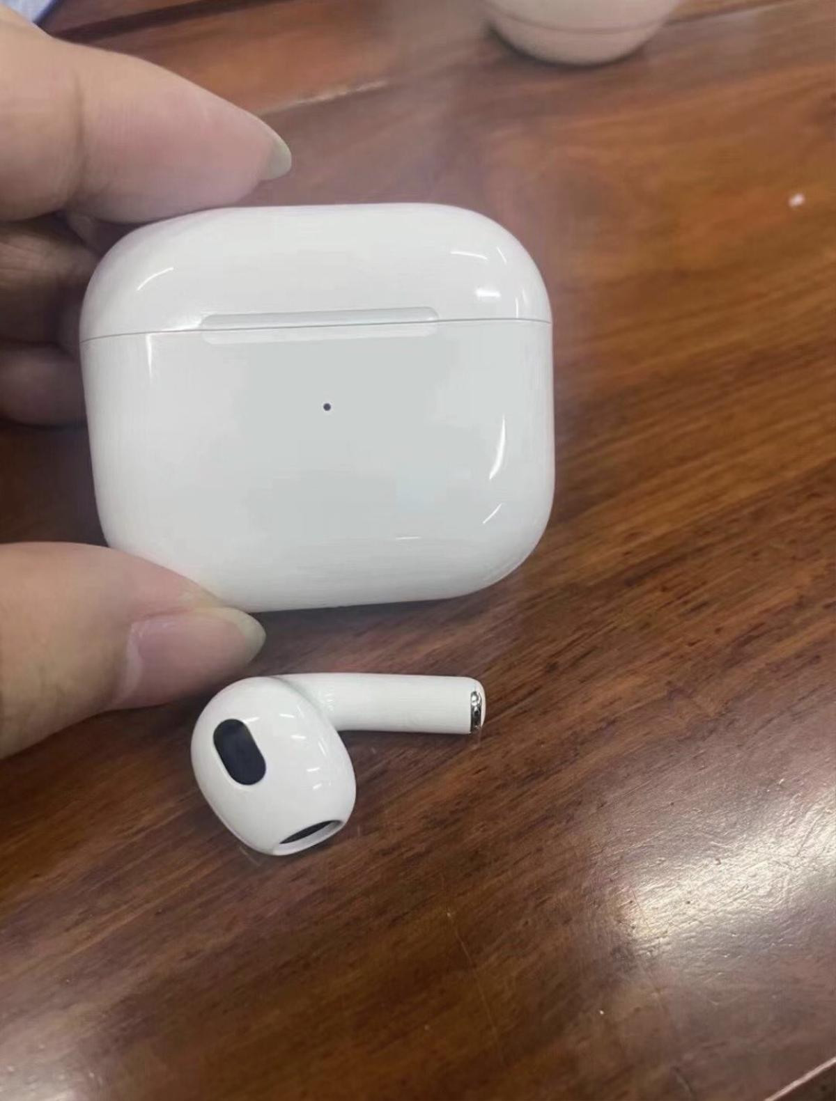 AirPods 3 lộ hình ảnh thực tế đầu tiên với thiết kế hoàn toàn mới Ảnh 2