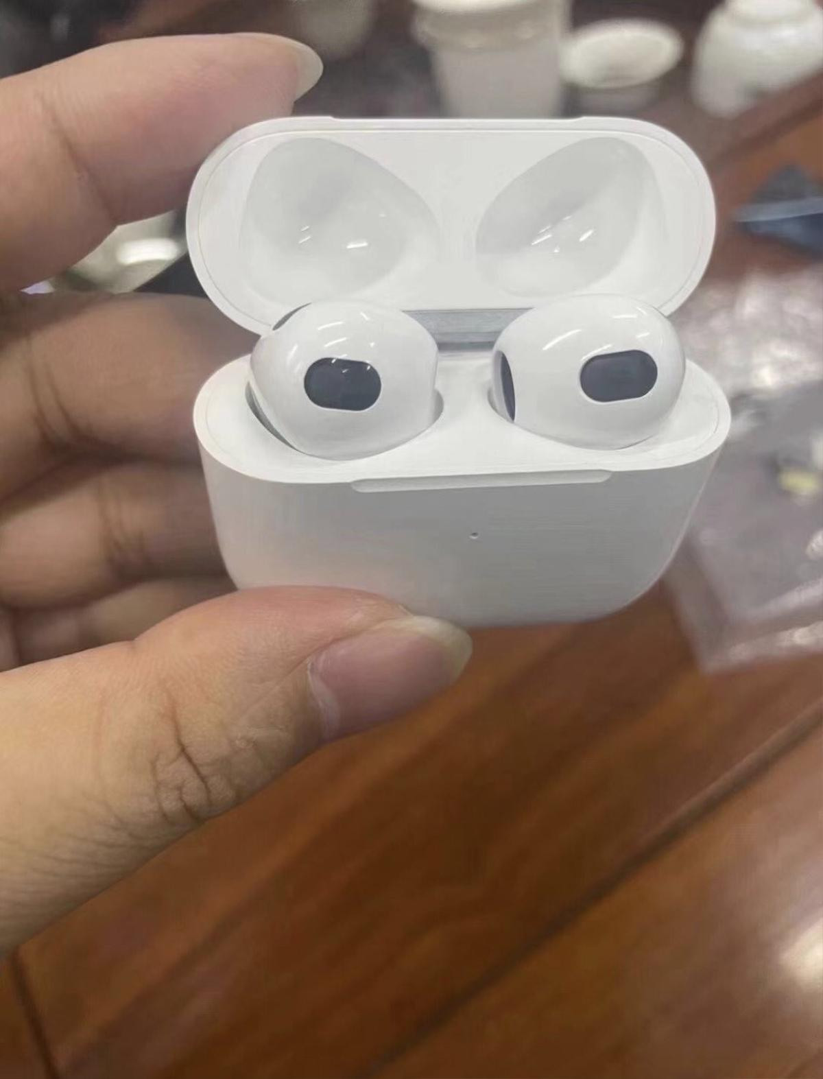 AirPods 3 lộ hình ảnh thực tế đầu tiên với thiết kế hoàn toàn mới Ảnh 3