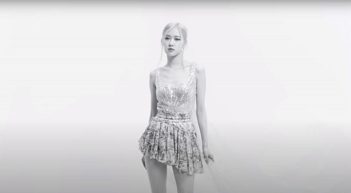 Tung MV Hàn Quốc triệu view, Rosé (BLACKPINK) đẹp ngất ngây khi diện váy NTK Công Trí Ảnh 2