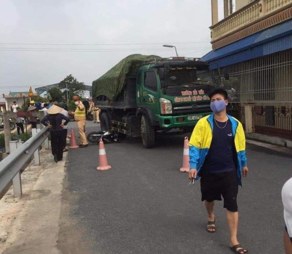 Nam Định: Tai nạn thương tâm khiến nữ sinh lớp 8 tử vong, giáo viên bị thương nặng Ảnh 1