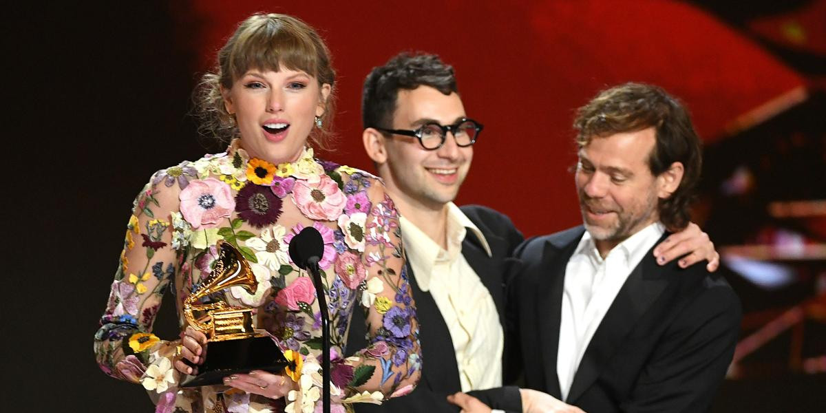 Taylor Swift khi vui mừng đạt giải: Lúc quẩy hết mình, bung chỉ hết hồn Ảnh 2