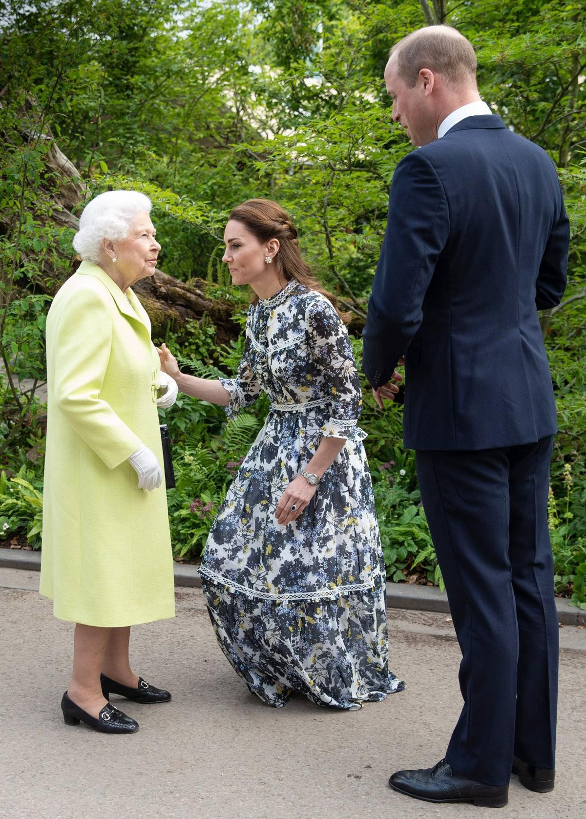 Những điều Kate Middleton không được làm khi trở thành cô dâu hoàng gia Ảnh 6