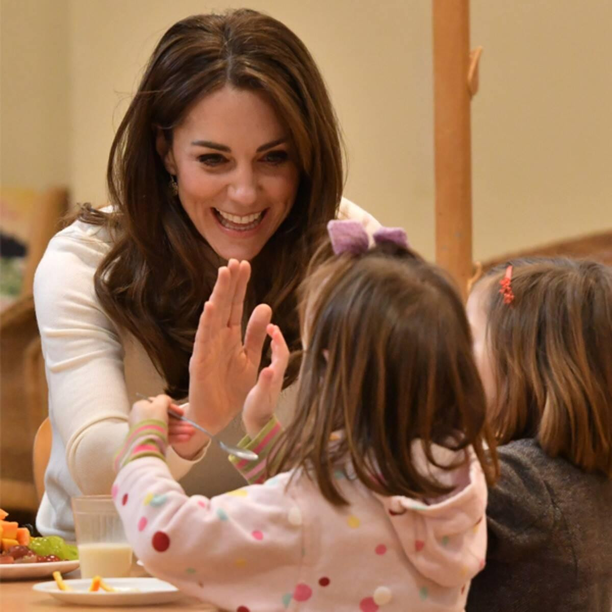 Những điều Kate Middleton không được làm khi trở thành cô dâu hoàng gia Ảnh 5