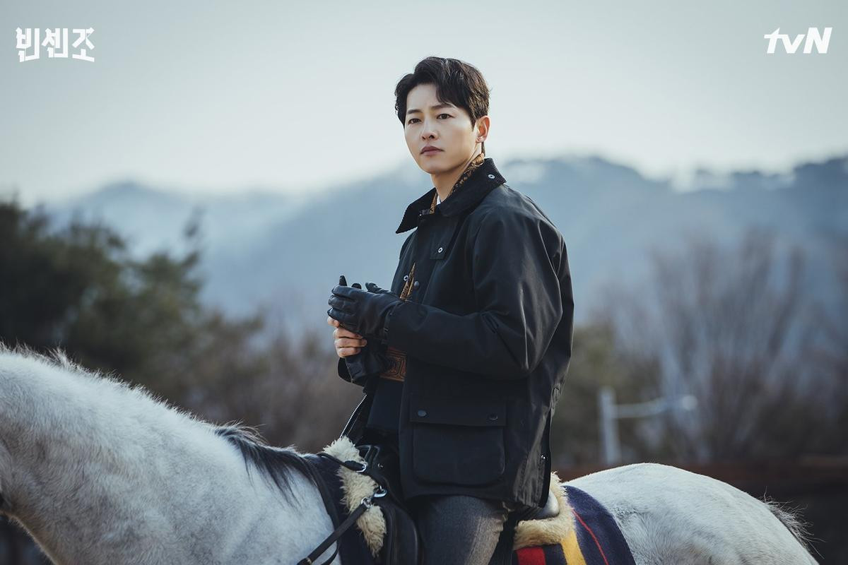 'Vincenzo': Kim Sung Cheol với màn 'cameo đi vào lòng đất', nhất định phải hôn Song Joong Ki mới chịu Ảnh 1