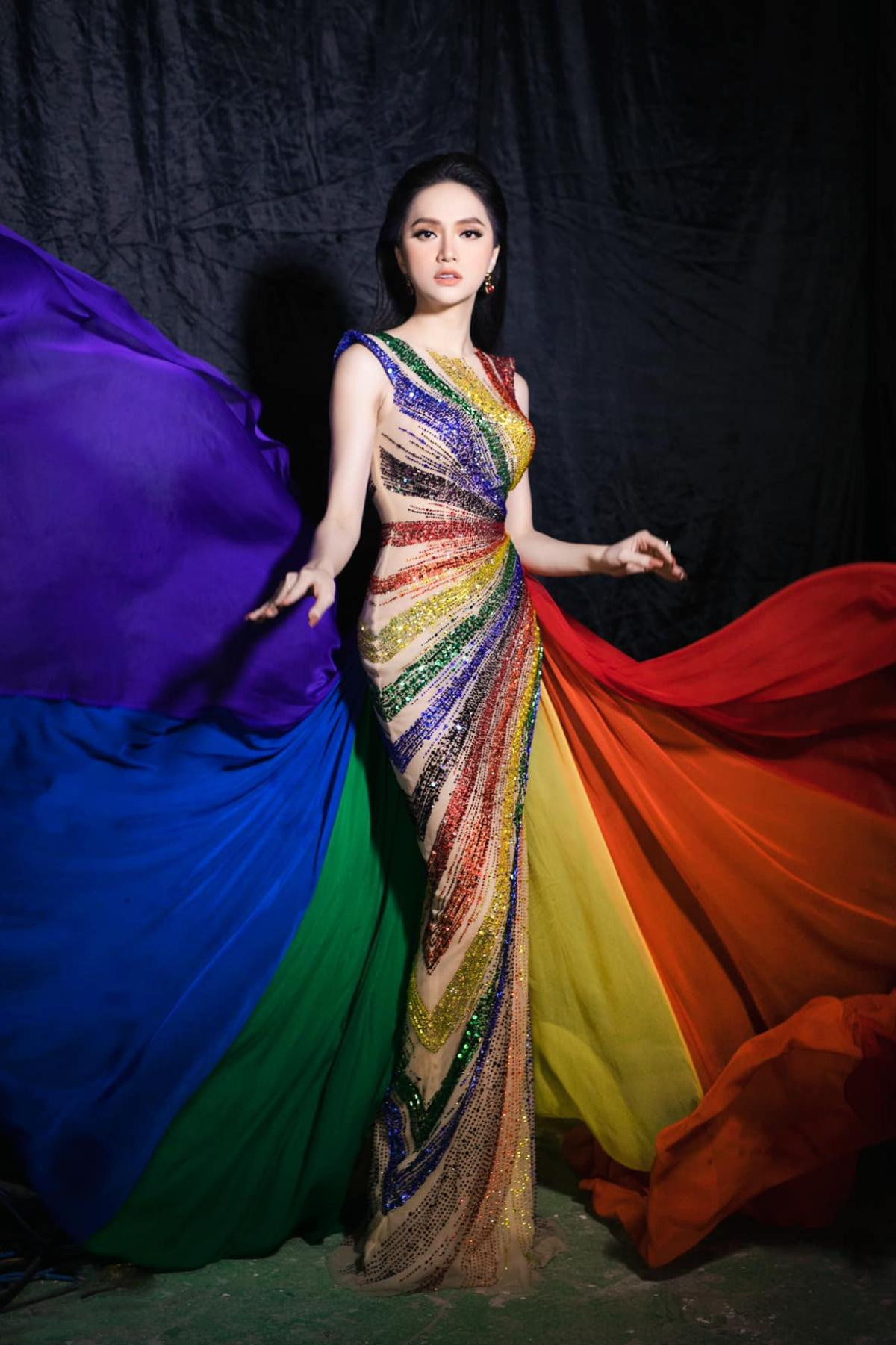 Ngọc Thảo diện váy cờ lục sắc ủng hộ cộng đồng LGBT nổi bật tại Miss Grand: Nước cờ khéo như H'Hen Niê! Ảnh 3