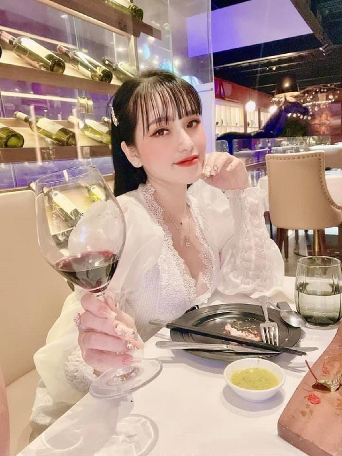 Hotgirl 22 tuổi cầm đầu đường dây buôn ma tuý ở Đà Nẵng: Vỏ bọc nhân viên spa với cuộc sống sang chảnh Ảnh 6