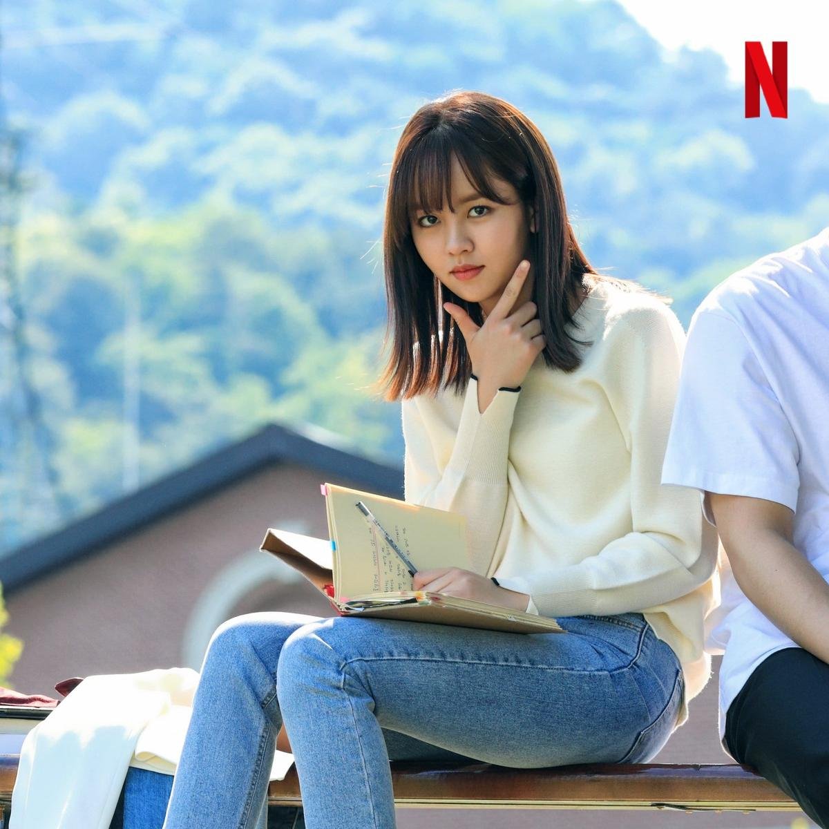 Song Kang và Kim So Hyun siêu ngọt trong hậu trường 'Love Alarm 2' Ảnh 4