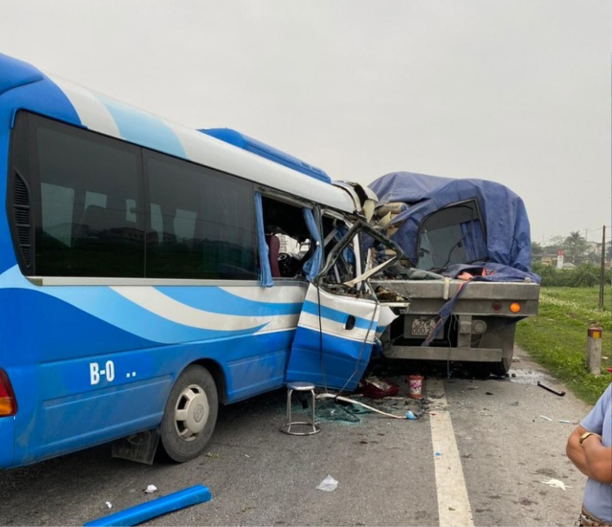 Xe khách nát bét sau cú tông mạnh: Nạn nhân đau đớn kể lại vụ tai nạn kinh hoàng Ảnh 6