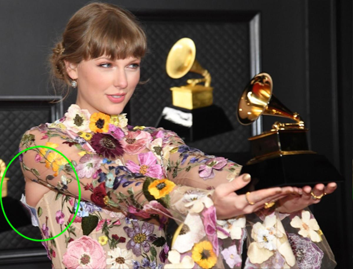 Thời trang thảm đỏ Grammy của Taylor Swift, váy hoa hoét rối mắt 2021 bị chê thảm họa' Ảnh 10