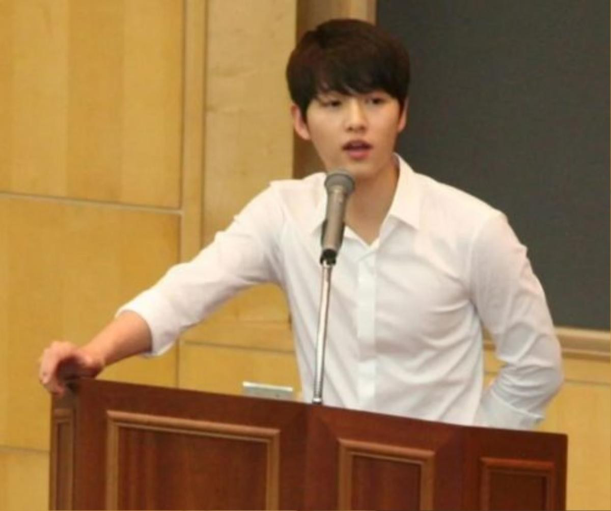 Song Joong Ki ở tuổi 37 trong 'Vincenzo': Không hề già đi so với thời đại học Ảnh 5