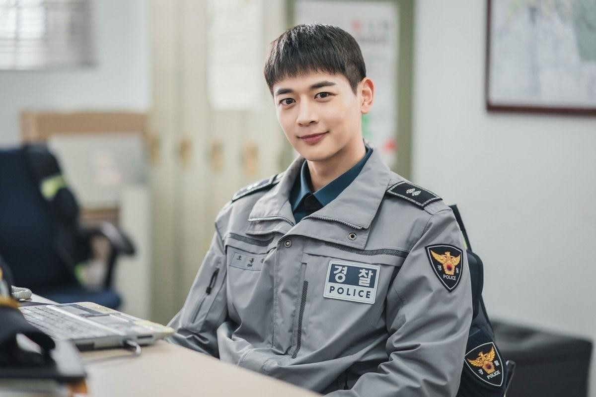 Minho (SHINee) minh chứng cho việc chỉ cần thay đổi dáng lông mày thì đã đủ đẹp trai hơn bao giờ hết Ảnh 3