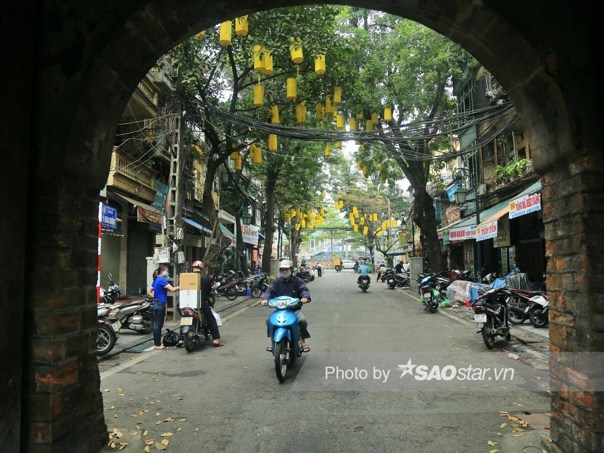 Người đàn ông hàng chục năm lặng lẽ canh giữ cửa ô cuối ở Hà Nội: 'Với tôi nơi đây như mái nhà của mình' Ảnh 4