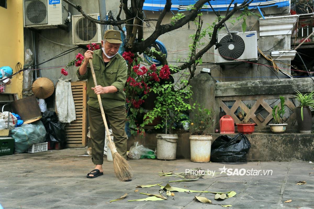 Người đàn ông hàng chục năm lặng lẽ canh giữ cửa ô cuối ở Hà Nội: 'Với tôi nơi đây như mái nhà của mình' Ảnh 5