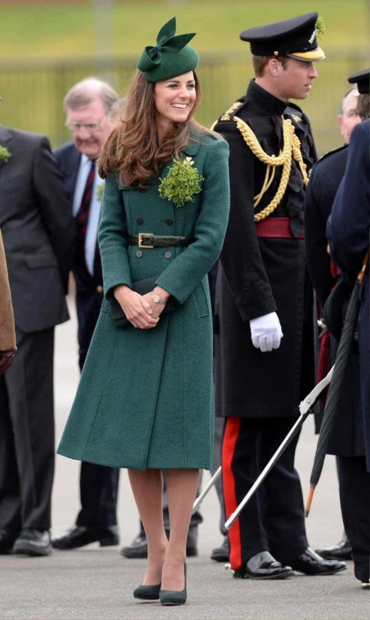 Bí ẩn tủ đồ Hoàng gia: Tại sao Kate Middleton thích mặc màu xanh lá cây? Ảnh 4