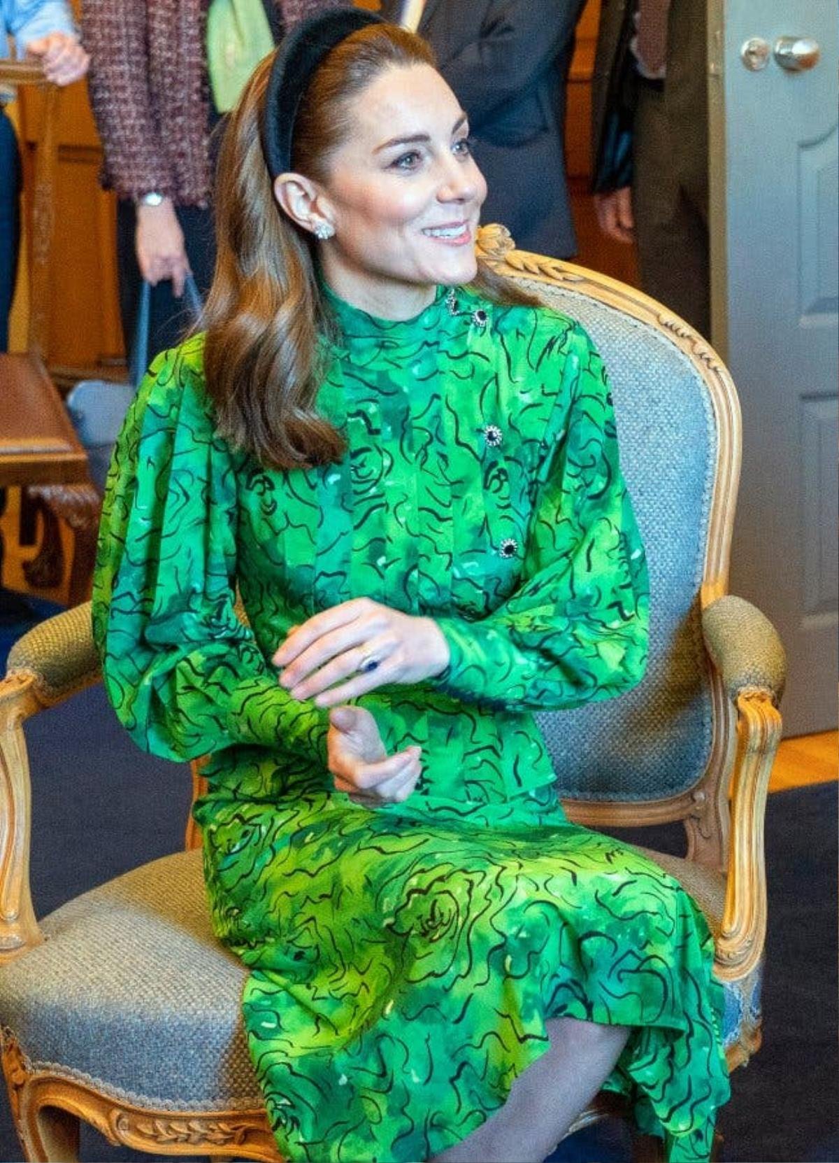 Bí ẩn tủ đồ Hoàng gia: Tại sao Kate Middleton thích mặc màu xanh lá cây? Ảnh 1