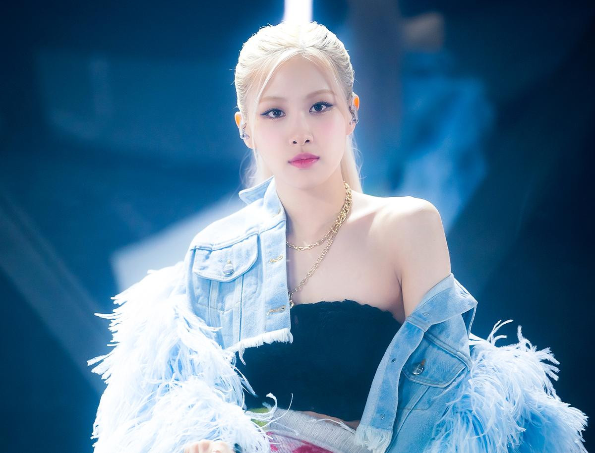 Rosé (BlackPink) lập kỷ lục trên BXH Billboard Hot 100 với 'On The Ground': Còn ai chê flop nữa nào? Ảnh 1