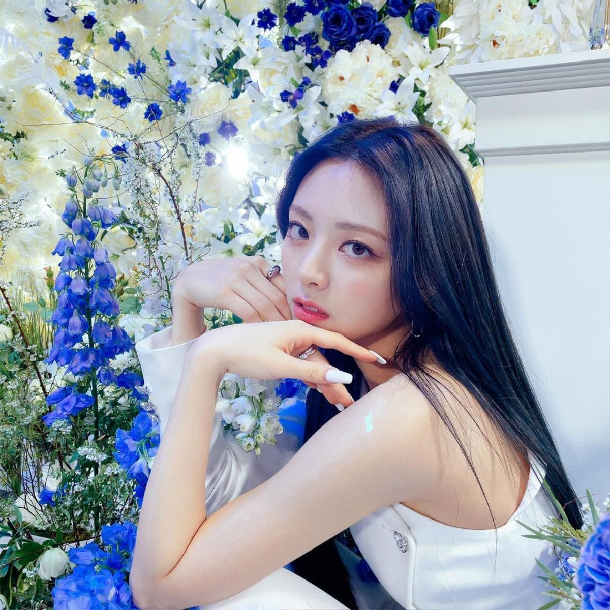 ITZY tung bộ ảnh mới, sao cứ hao hao Jisoo (BlackPink)? Ảnh 2