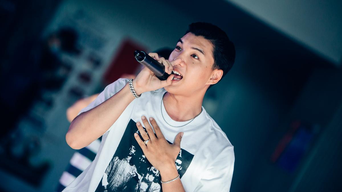 Từ anh chàng lễ tân khách sạn, HIEUTHUHAI trở thành 'hiện tượng King Of Rap' đắt show nhất nhì mùa giải Ảnh 2