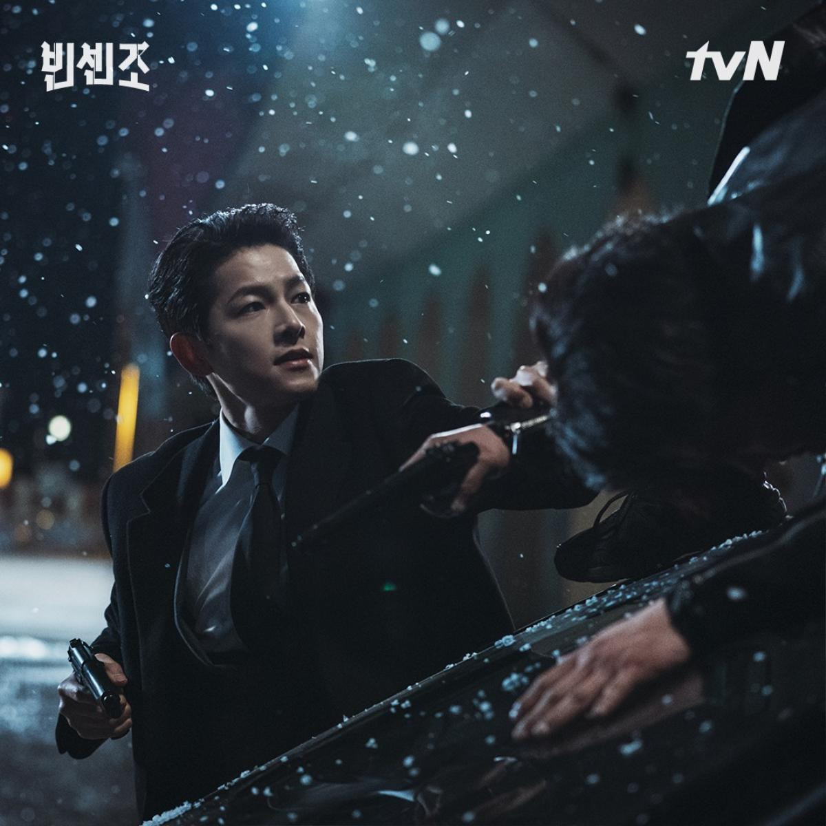 'Vincenzo': Song Joong Ki đấu súng máu lửa, cuộc chiến với Babel bây giờ mới thực sự bắt đầu Ảnh 15