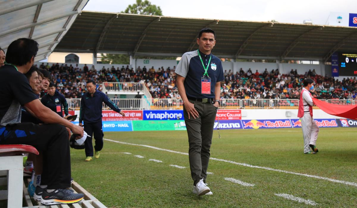 Lee Nguyễn rời HAGL vì Kiatisak: Sự thật về cuộc mâu thuẫn gây sốc cả V.League Ảnh 2