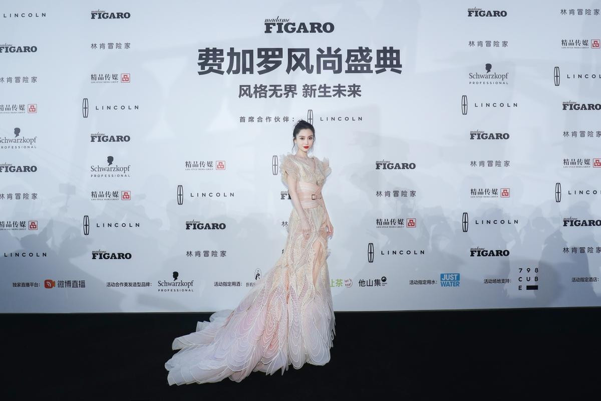 Angelababy là sao nữ đầu tiên diện váy Haute Couture mới nhất của Iris van Herpen đi thảm đỏ Ảnh 6