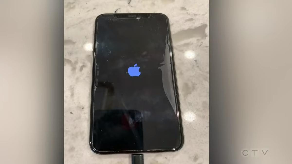 iPhone 11 Pro rơi xuống hồ băng lạnh cóng hơn 1 tháng và câu chuyện khó tin Ảnh 5