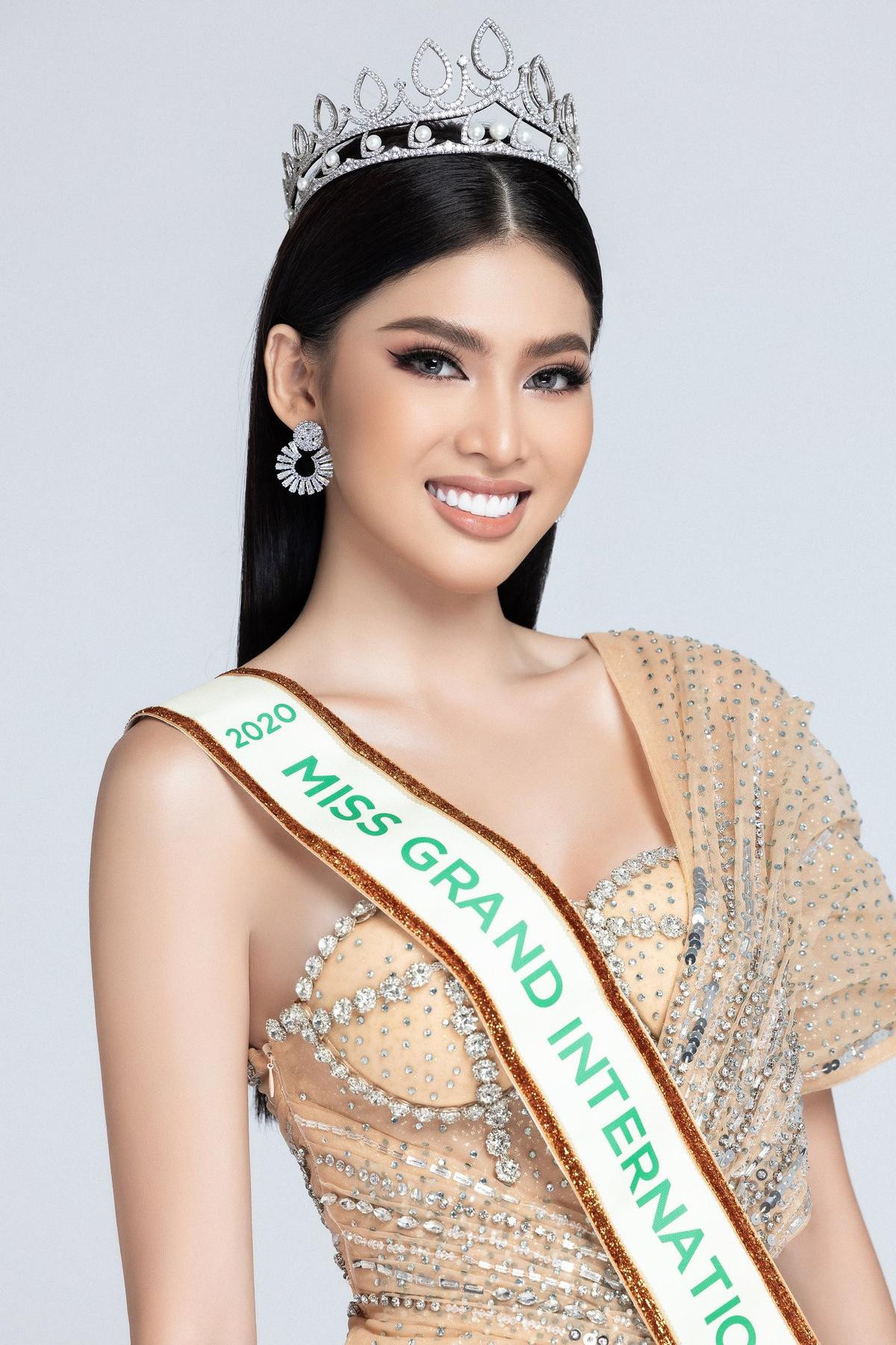 Chung kết Miss Grand: Ngọc Thảo xuất sắc lọt Top 3 Trang phục dân tộc đẹp nhất do BGK lựa chọn Ảnh 7