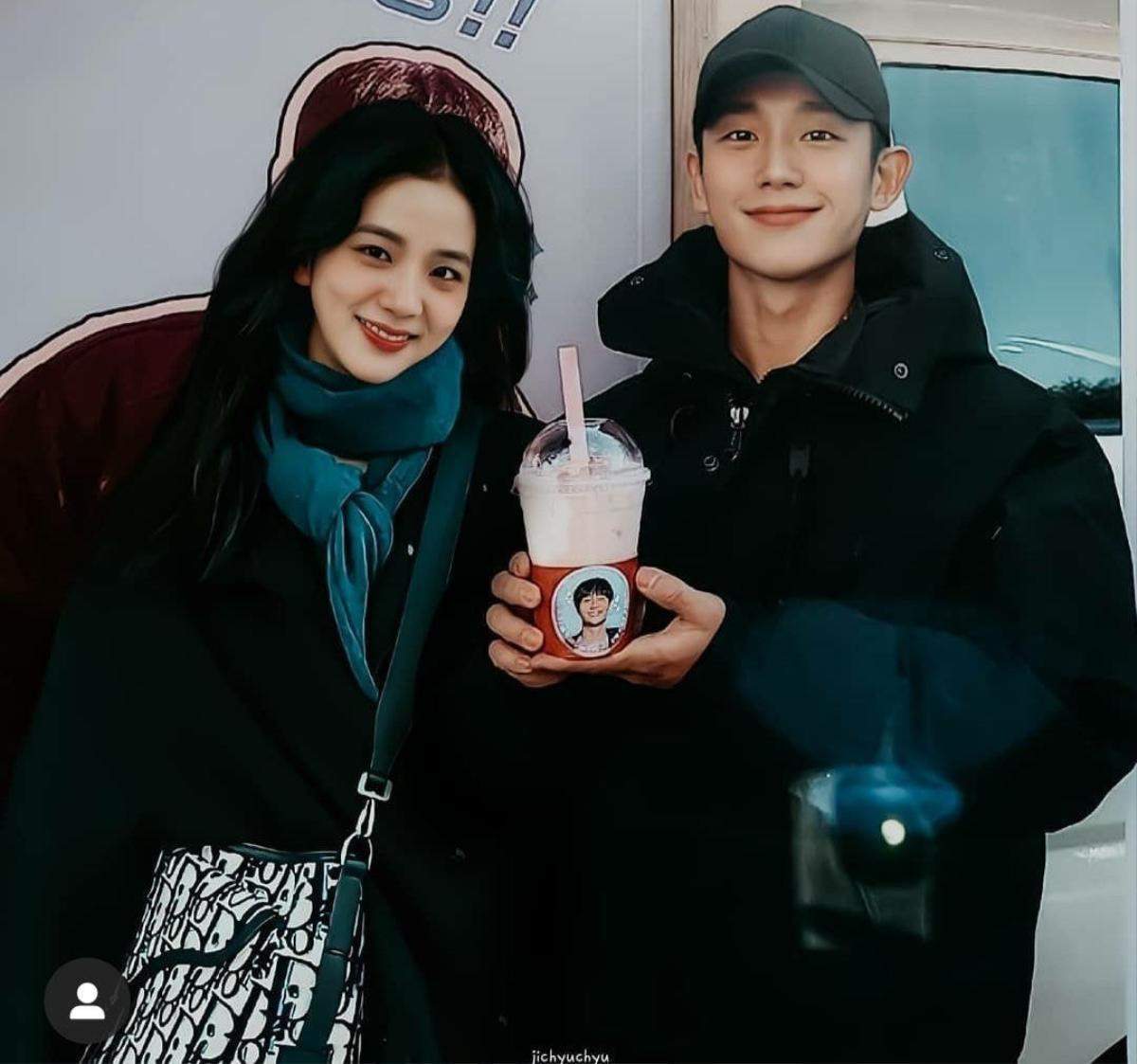 Phim của Jisoo (Blackpink) - Jung Hae In bị rút tài trợ, kiến nghị tẩy chay lên Nhà xanh! Ảnh 5