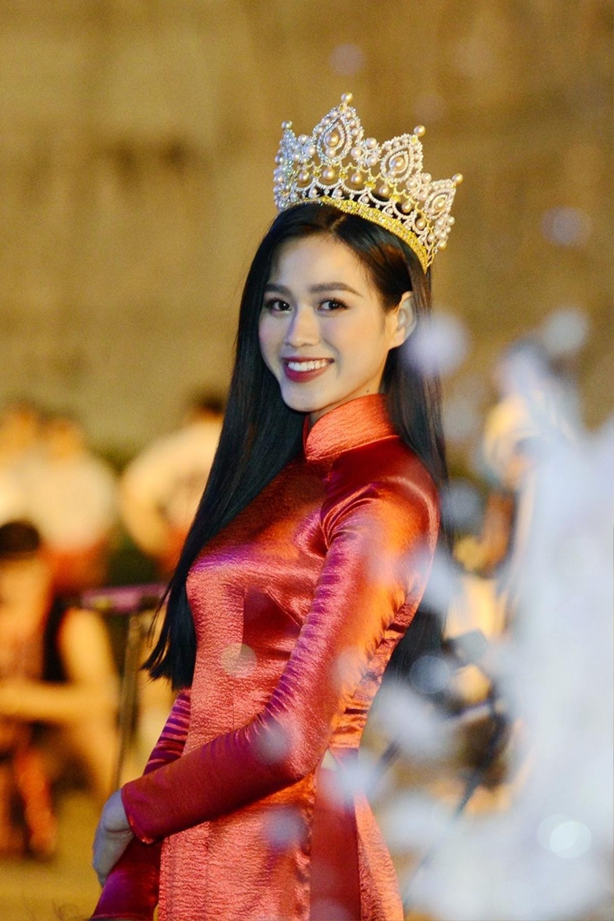 Đỗ Thị Hà khoe nhan sắc lộng lẫy khiến fan choáng ngợp: Cứ ngỡ Miss World 2007 Trương Tử Lâm! Ảnh 3