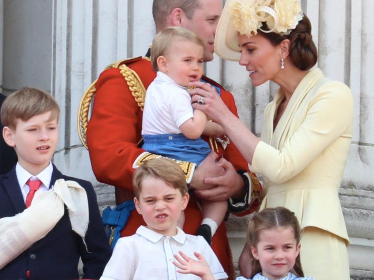 Kate Middleton bật chế độ 'gà mẹ' bảo vệ 3 người con khỏi drama của Hary - Meghan Ảnh 1